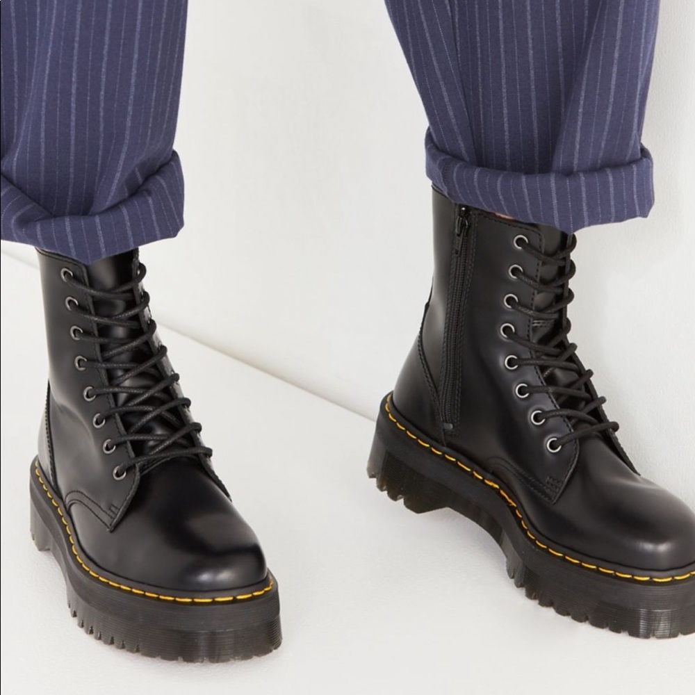Dr. Martens jadon platform 8-eye boot